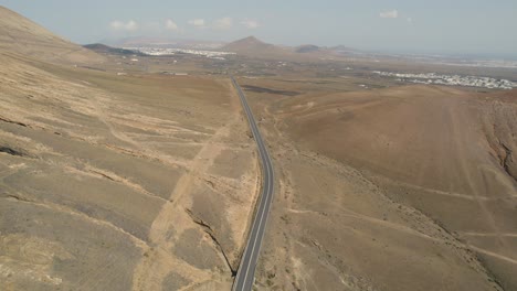 Carretera-Lz-35-En-Tías,-Lanzarote-En-Canarias-Y-Localidades-A-Las-Que-Conecta