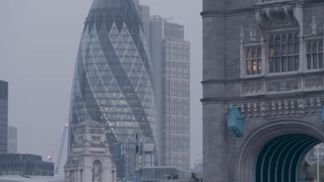 the gherkin, skyscraper 30 st mary axe in london, modern glas high-rise, rainy