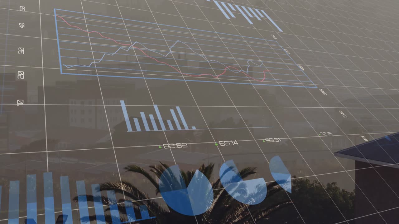 animación de la interfaz infográfica sobre vista aérea de árboles y edificios en el fondo.