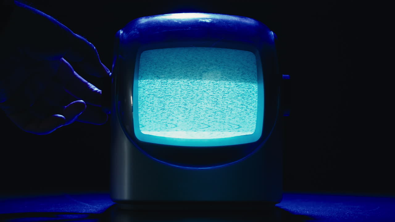 레트로 tv, 노스탈기적인 설정으로 빈티지 tv, 레트로 tv는 화면에 곡물을 표시합니다, 무서운 할로윈 밤 장치, 크로마 키 및 그린 스크린에 좋습니다.