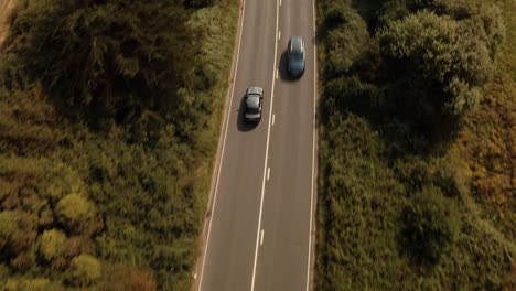 Autos-Fahren-Auf-Der-Autobahn.-Luftaufnahmen.-Autos-Fahren-Auf-Der-Autobahn.-Luftaufnahmen