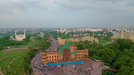 la tour de l'horloge d'husainabad et bada imambara architecture indienne vue depuis un drone