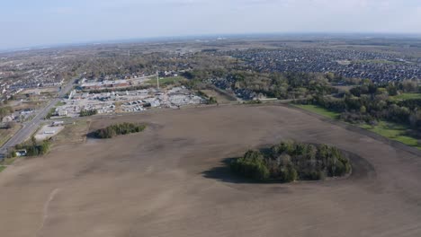 Imágenes-Aéreas-Justo-Al-Norte-De-La-Ciudad-De-Brooklin,-Ontario