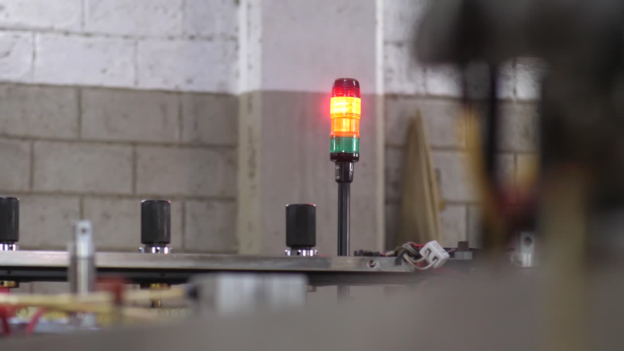 la forma de preforma de la botella de pet en la máquina de moldeo por soplado