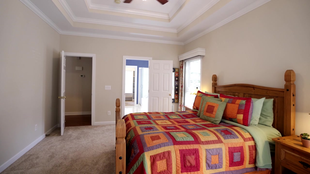 Dekorasi Rumah Dan Desain Interior, Tempat Tidur Dengan Seprai Berwarna Di Kamar Tidur Mewah
