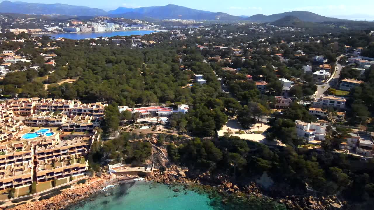 Experience the stunning beauty of Santa Ponsa as vibrant green landscapes meet the azure waters of Mallorca. Enjoy the serene coastal atmosphere and charming surroundings.