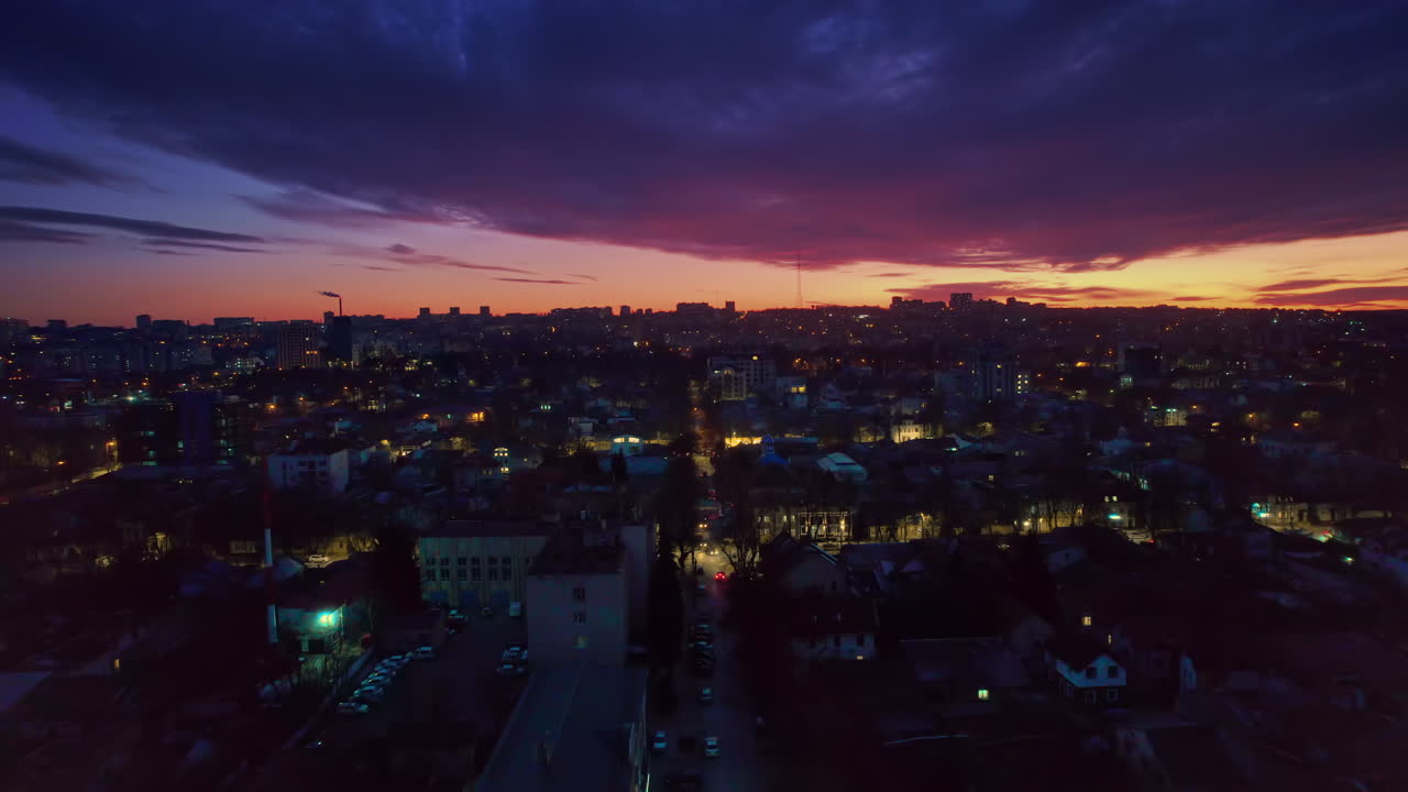 Paisagem urbana ao pôr-do-sol