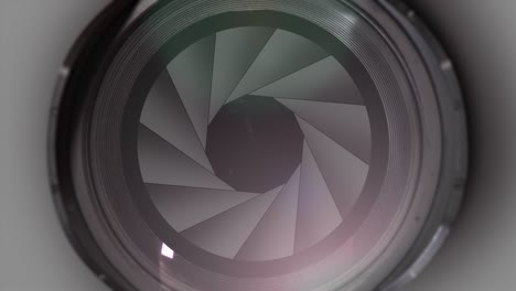 aperture of the photographic lens opens