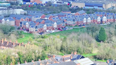 Homes-with-solar-panels-in-Leicester,-UK