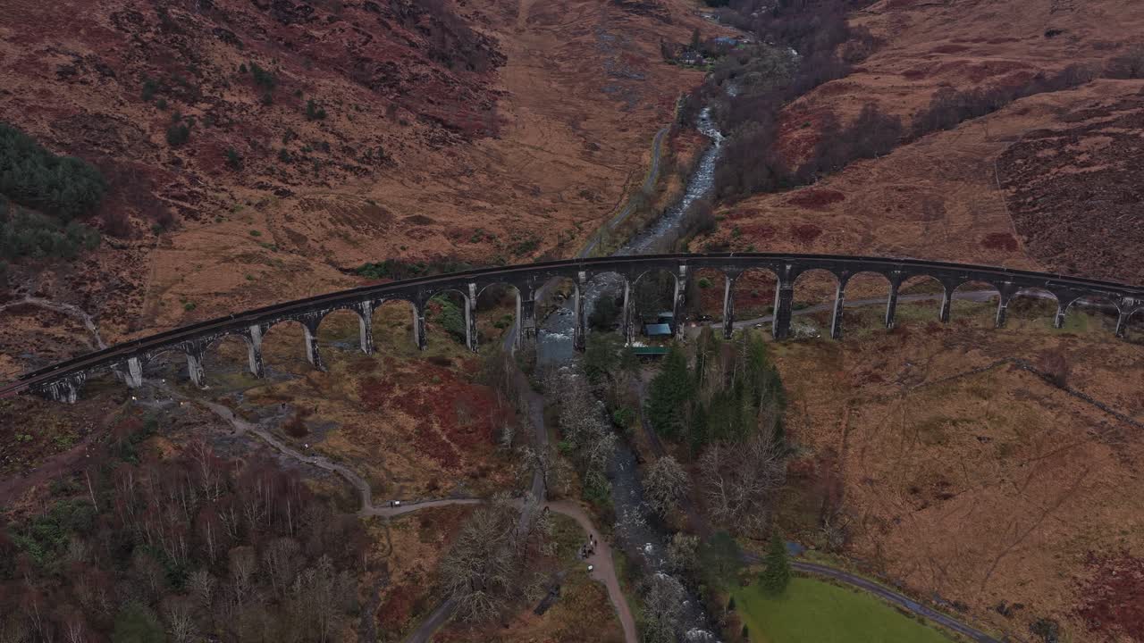 Flyfoto over Glenfinnan viadukt i Skottland