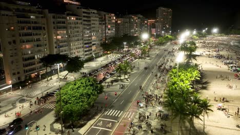 Paisaje-Nocturno-En-La-Playa-De-Copacabana-En-Río-De-Janeiro-Brasil