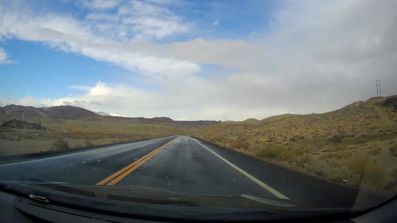 guida su tortuosa strada del canyon