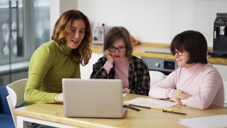 Teacher-teaches-young-girls-with-disabilities-to-use-a-laptop