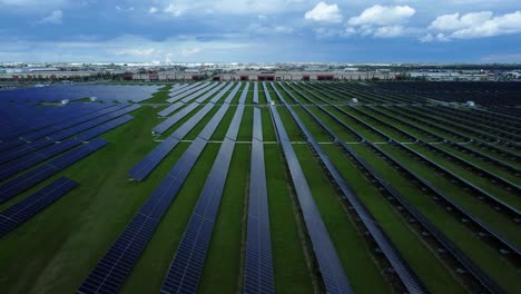 Vista-A-Gran-Altitud-De-Los-Paneles-Solares-De-Calgary.