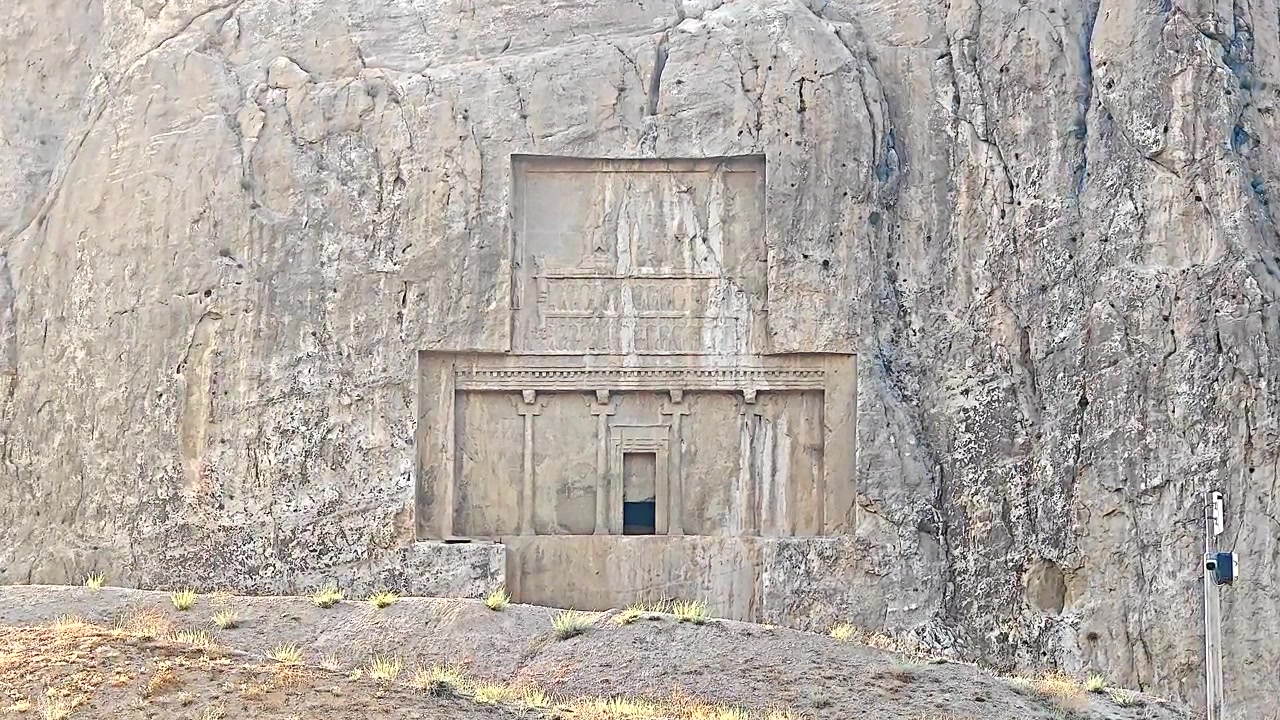 Antiga Tumba Rupestre em Naqsh-e Rostam, Irã
