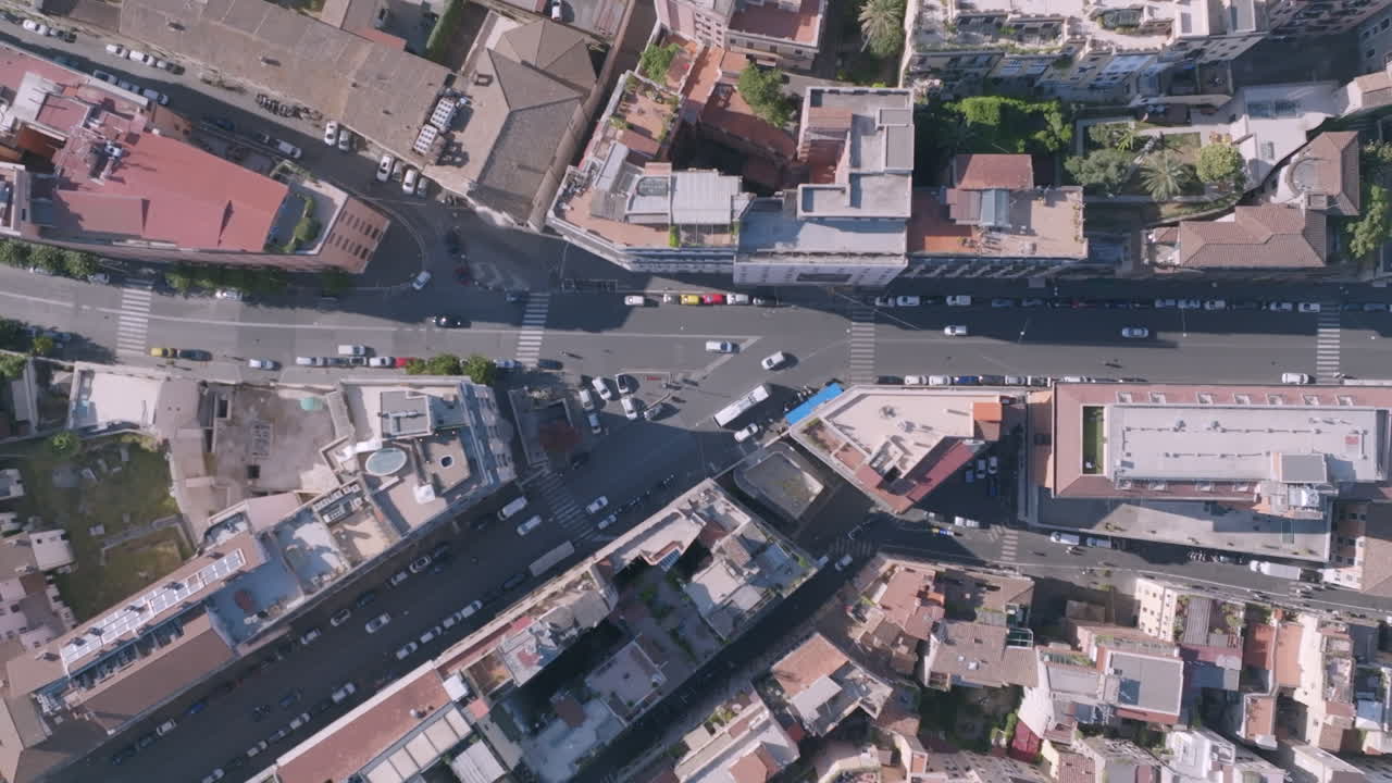 이탈리아 로마에서 교차로의 정적 공중 오버헤드 영상