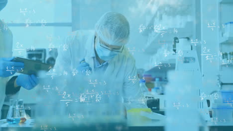 animación de ecuaciones matemáticas sobre científico caucásico haciendo un experimento