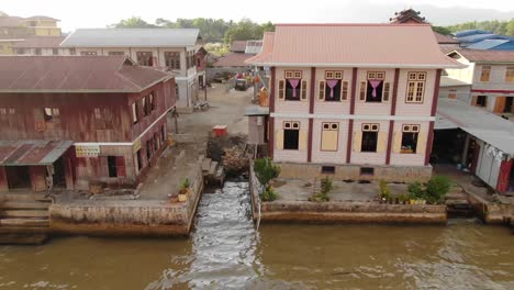 ciudad de nyaung shwe myanmar. tiro lateral del dron