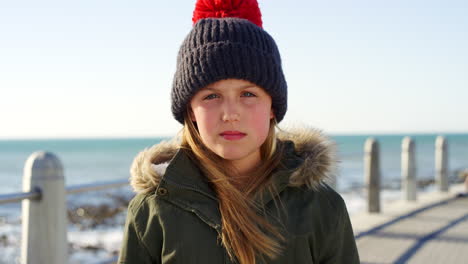 cara, niña y vacaciones en la playa