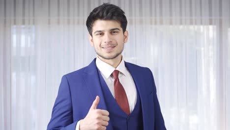 joven empresario y emprendedor con éxito y confianza en sí mismo.