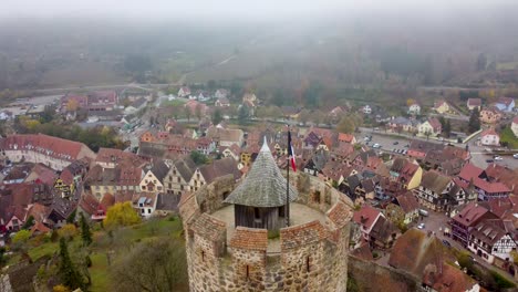 Castillo-De-Kaysersberg,-Alsacia_panorama-Aéreo