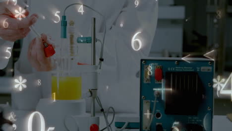 animación de la red de conexiones sobre científico masculino caucásico en el laboratorio