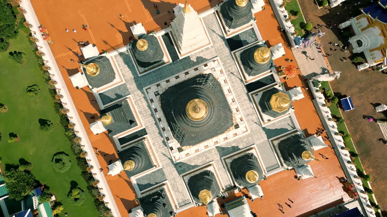 태국 치앙마이 인근의 아름다운  ⁇  반 덴 사원의 4k 영화 자연 항공기 드론 영상