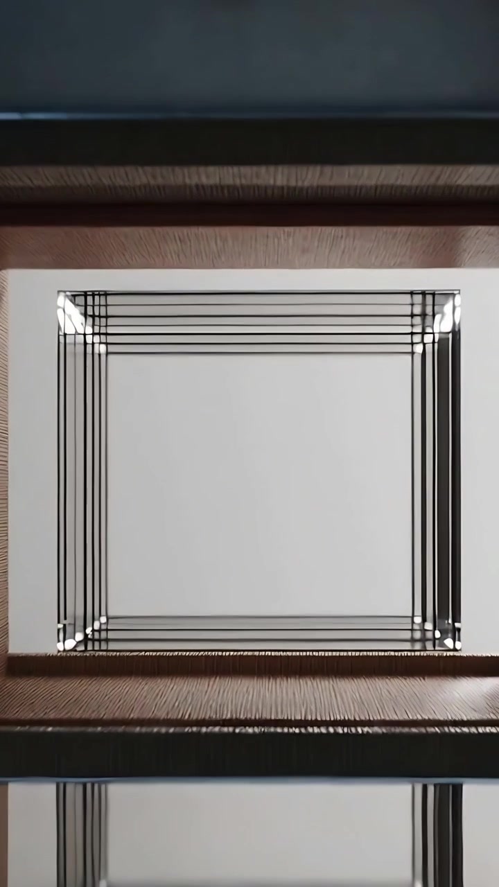 Video verticale: Pannello lucido oscillante in colonna, telecamera che si muove verso l'interno rivelando cornici in studio.