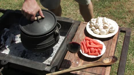 Filling-the-pootjie-with-vegetables