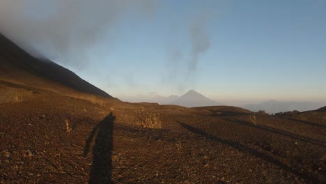 Amanecer-En-El-Volcán-Pacaya-En-Guatemala