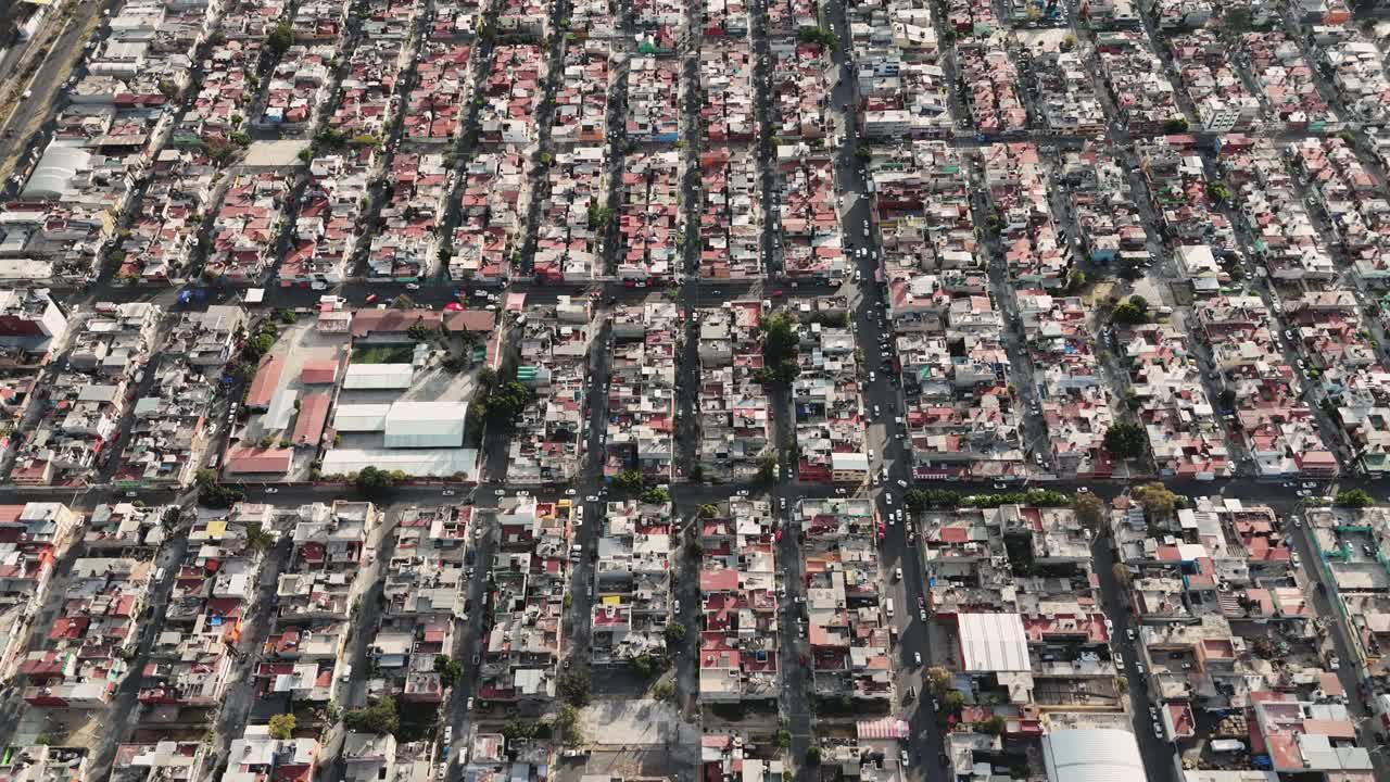 calles densamente pobladas de ecatepec a través de la lente de un avión no tripulado