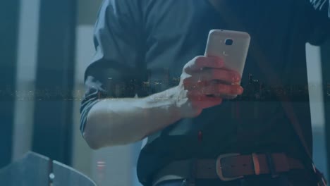 animación de un hombre usando un teléfono inteligente sobre el paisaje urbano