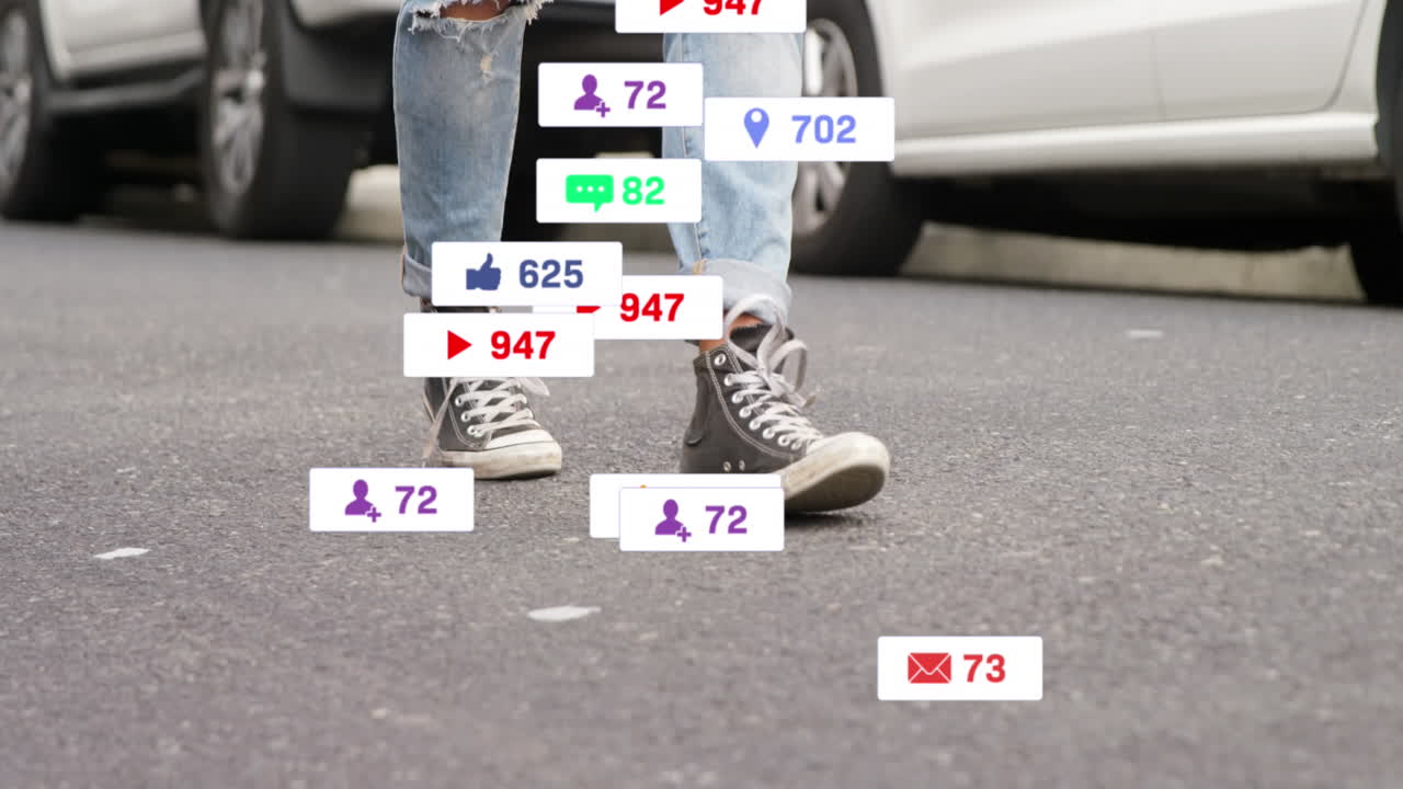 animación de barras de notificación que caen sobre la sección baja de un hombre caucásico caminando por la calle