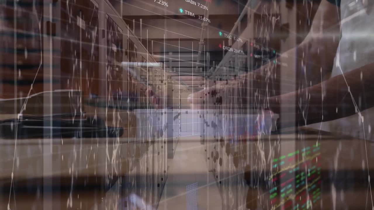 태블릿을 사용하는 다양한 비즈니스 사람들 위에 서버 으로 데이터 처리의 애니메이션