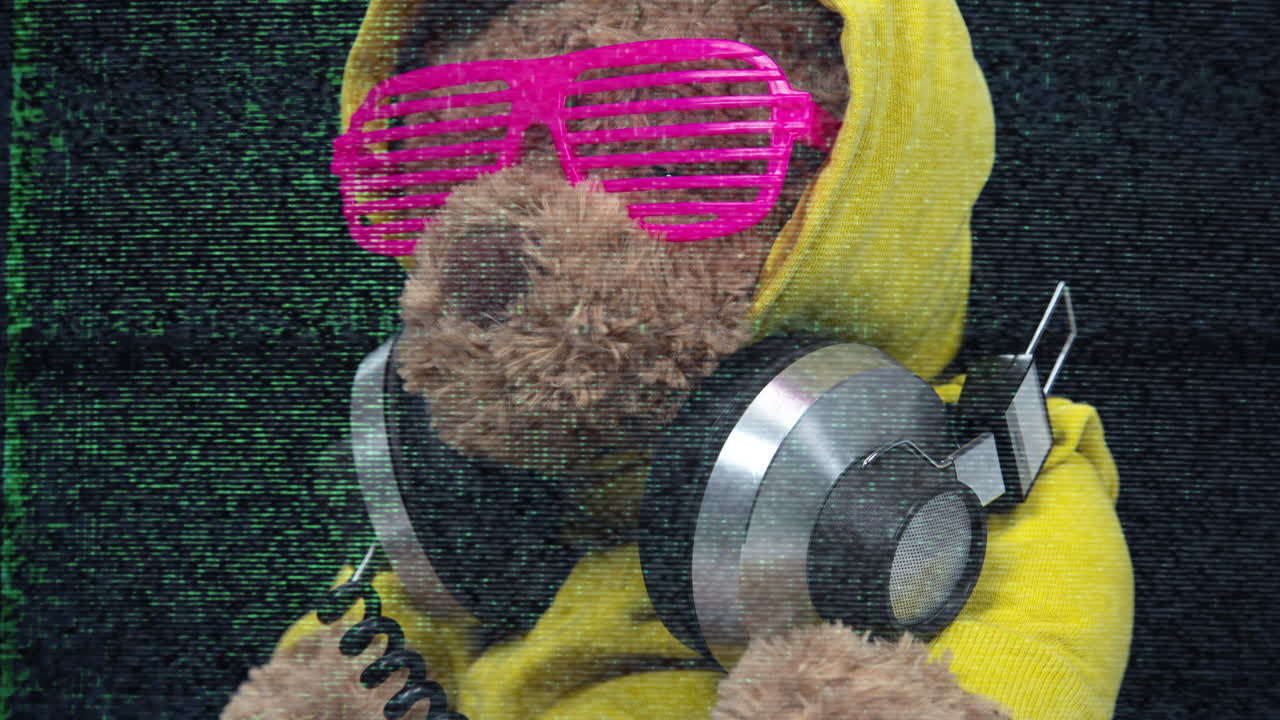 dj oso de peluche con gafas de sol rosas y auriculares