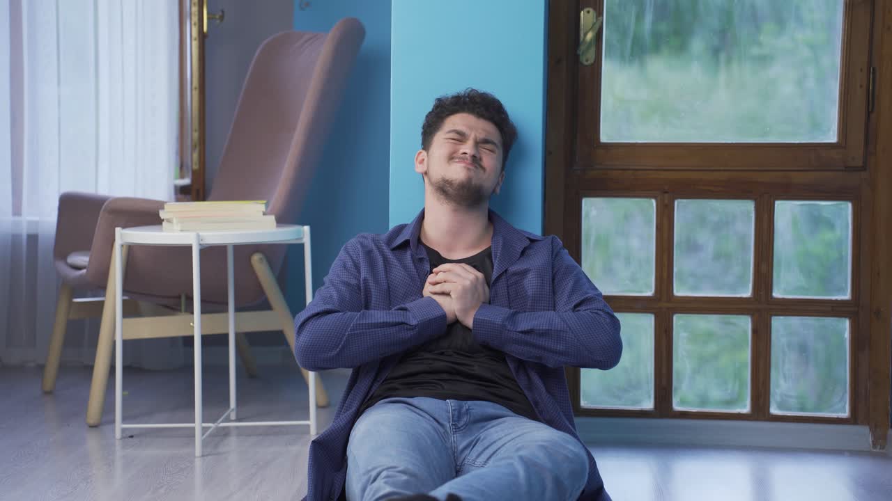 비명을 지르는 사람은 울고 있습니다. 히스테리입니다.