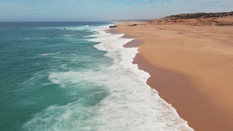 Langer,-Unberührter-Sandstrand-In-Portugal