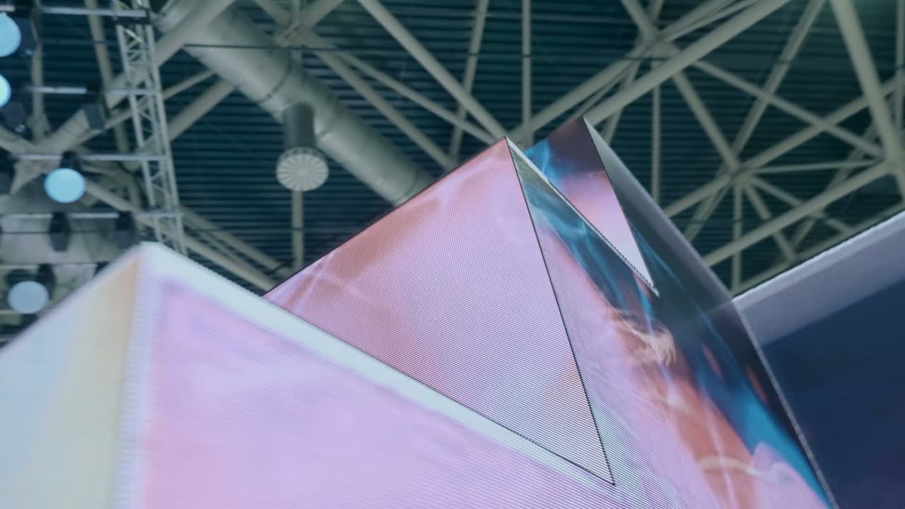 светодиодный экран - это высокотехнологичное устройство, которое может собирать экран различной формы