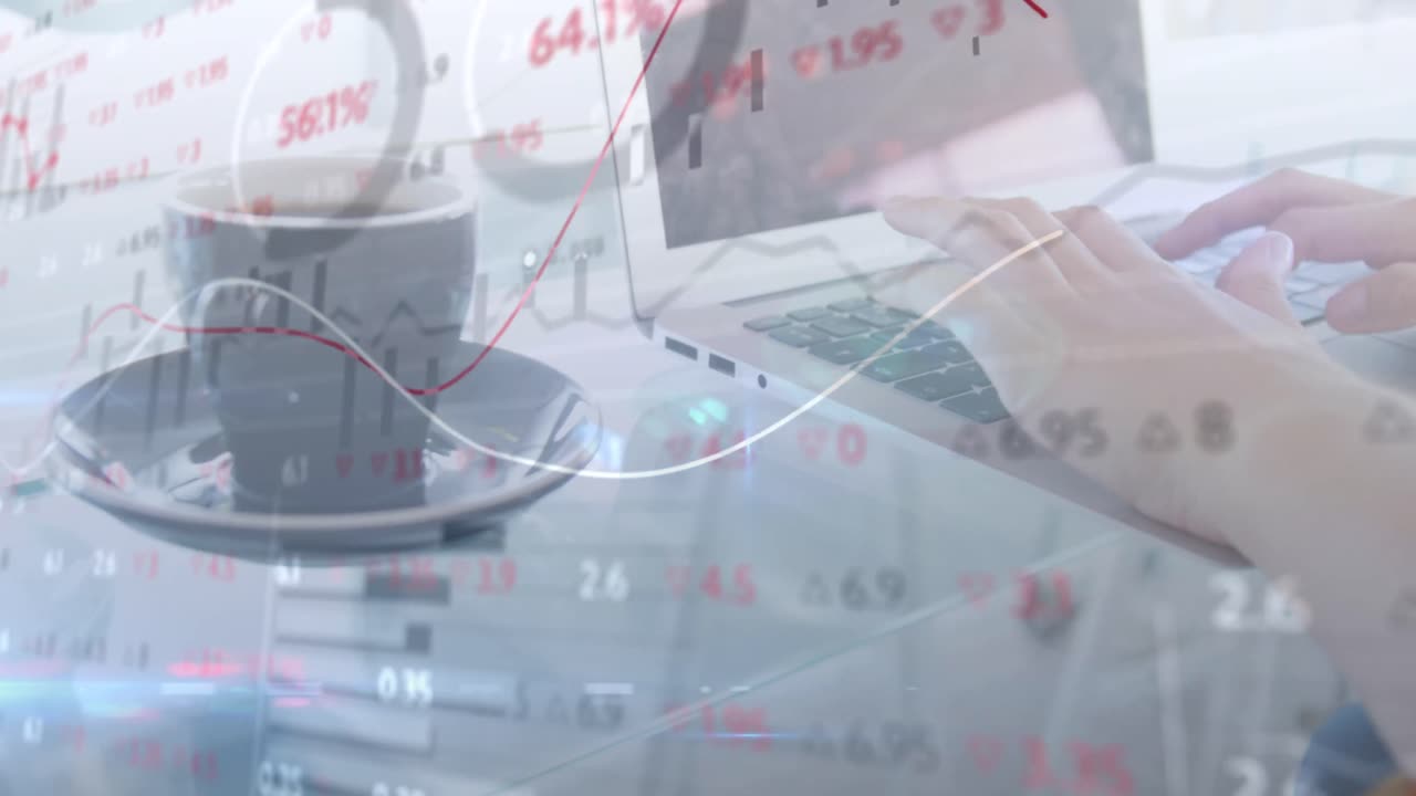 노트북을 사용하여 손으로 데이터 처리의 애니메이션