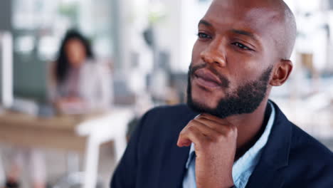 hombre negro, pensando y negocios para la planificación