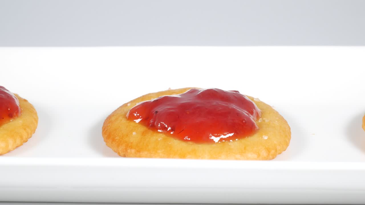 Round crackers with strawberry jam