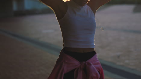 bailarina de calle, ciudad y formación de mujeres bailarinas