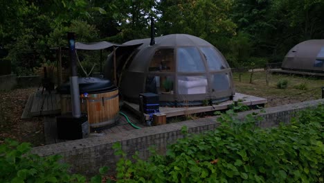 carpa domo panorámica en glamping park en países bajos