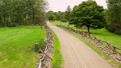 Straße-Zwischen-Häusern-Historische-Restaurierung-Des-Hauses-Von-Isaac-Hale-In-Susquehanna,-Pennsylvania