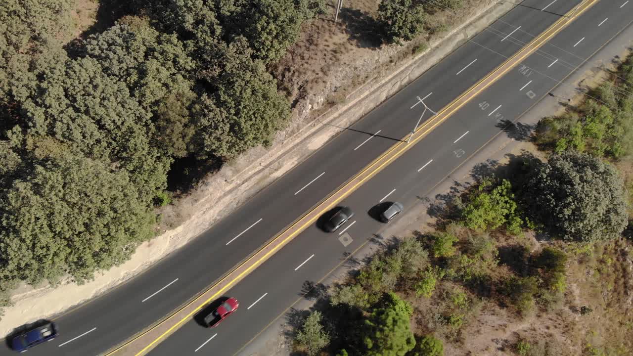 disparo de drones, vista aérea de una carretera, concepto de viaje
