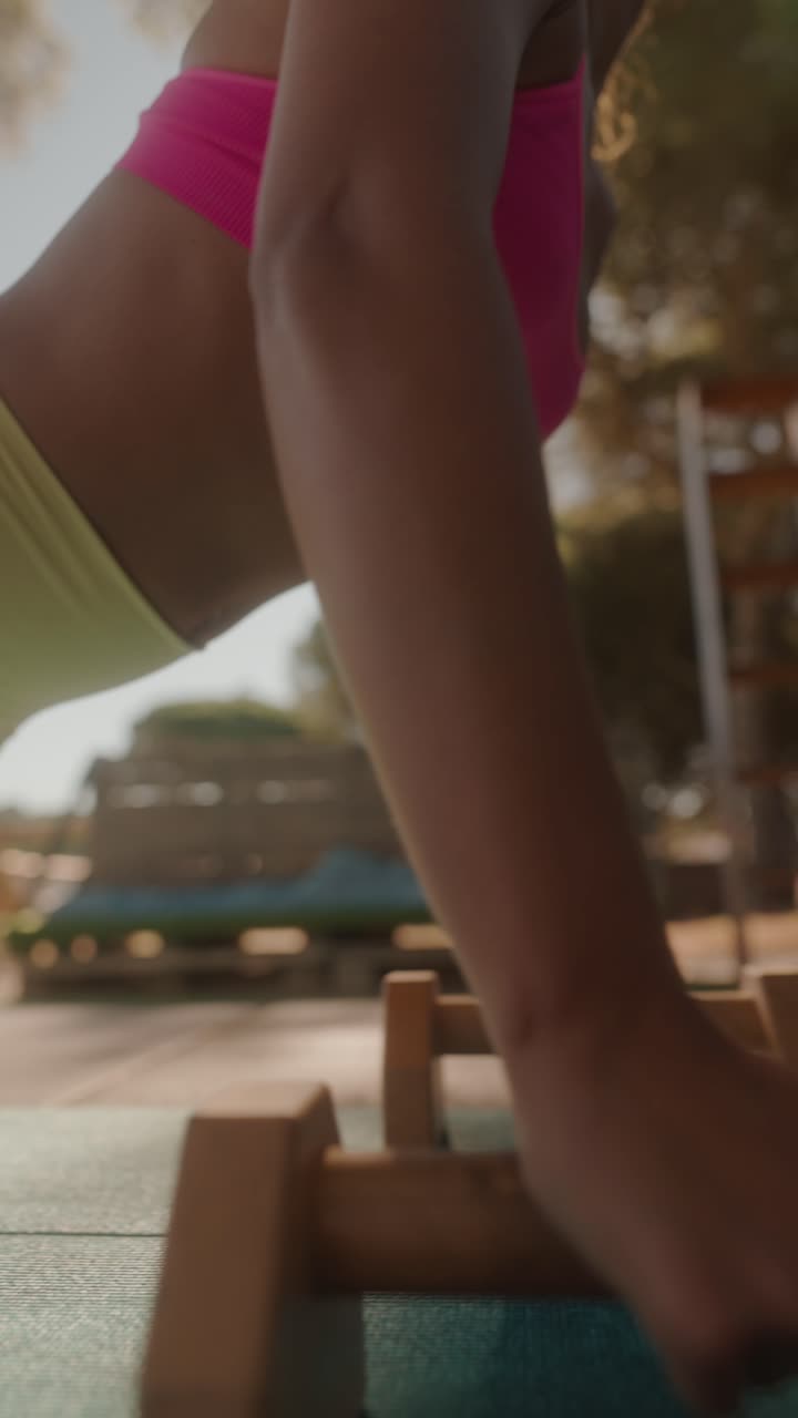 mujer haciendo ejercicio al aire libre