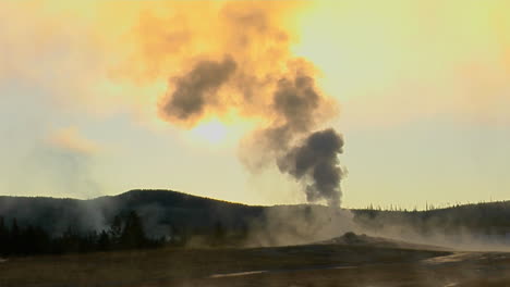 problemas de vapor de viejos fieles en el parque nacional de yellowstone