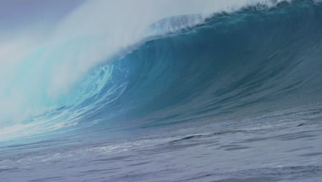 Tracking-slow-motion-view-of-Cloudbreak-Fiji-wave-crashing-with-whitewash-and-mist-rising-off-top