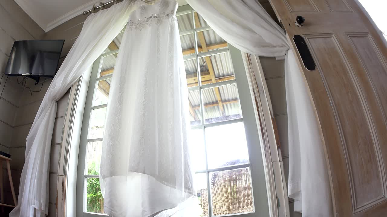 신부의 와이드 샷 - 들러리 웨딩 드레스