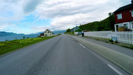 Autofahren-Auf-Einer-Straße-In-Norwegen